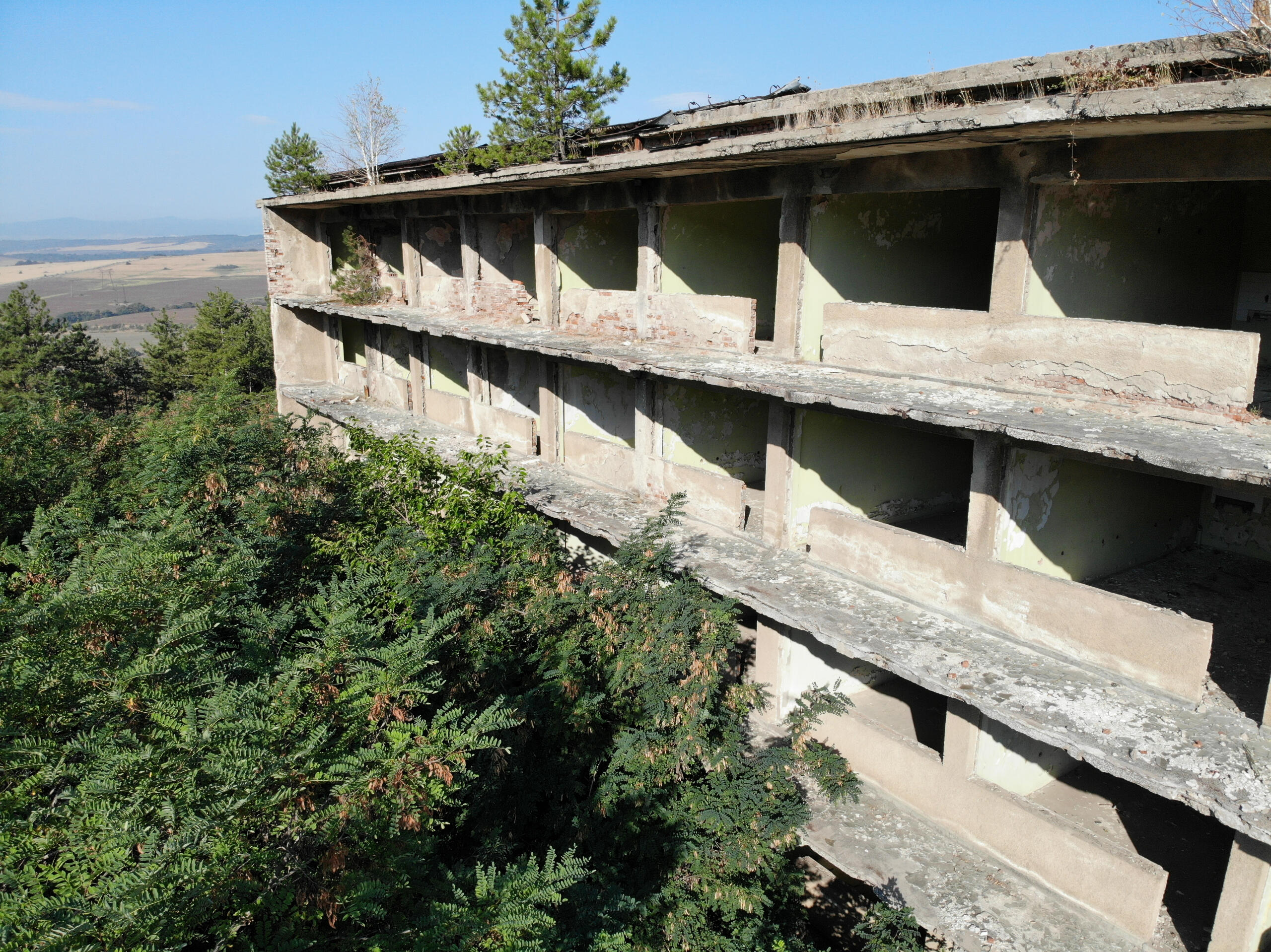 Side elevation showing multi-level concrete decks and panoramic valley views